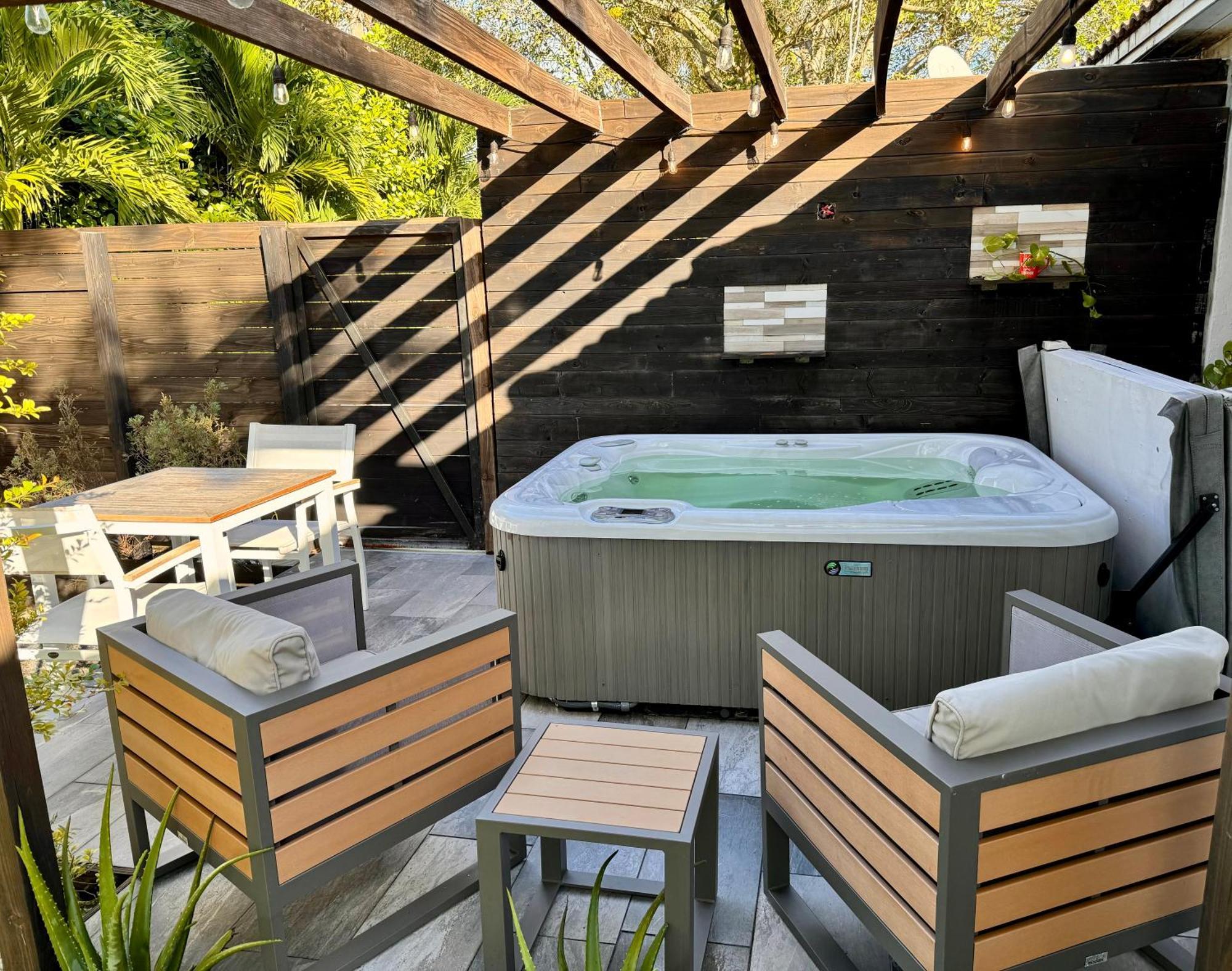 Hot Tub House On Golf Course! 10 Mins To The Hébergement de vacances *